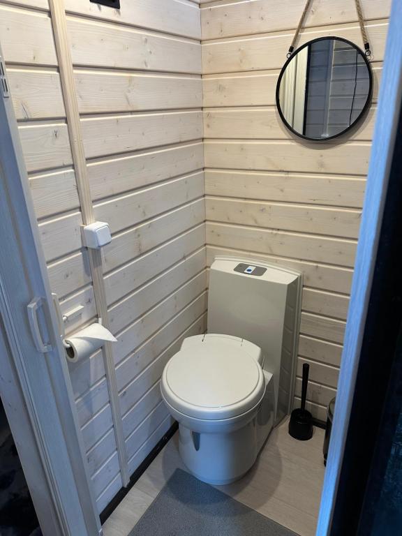 Little Elves Cabin wc